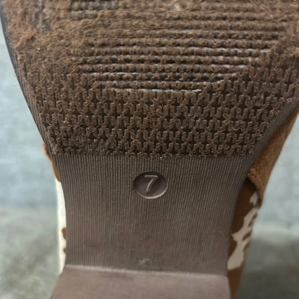 Pierre Dumas Brown and White Ankle Booties with Suede Finish - Picture 5 of 7